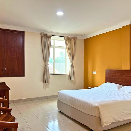 Tropicana Hotel Gemas Екстериор снимка