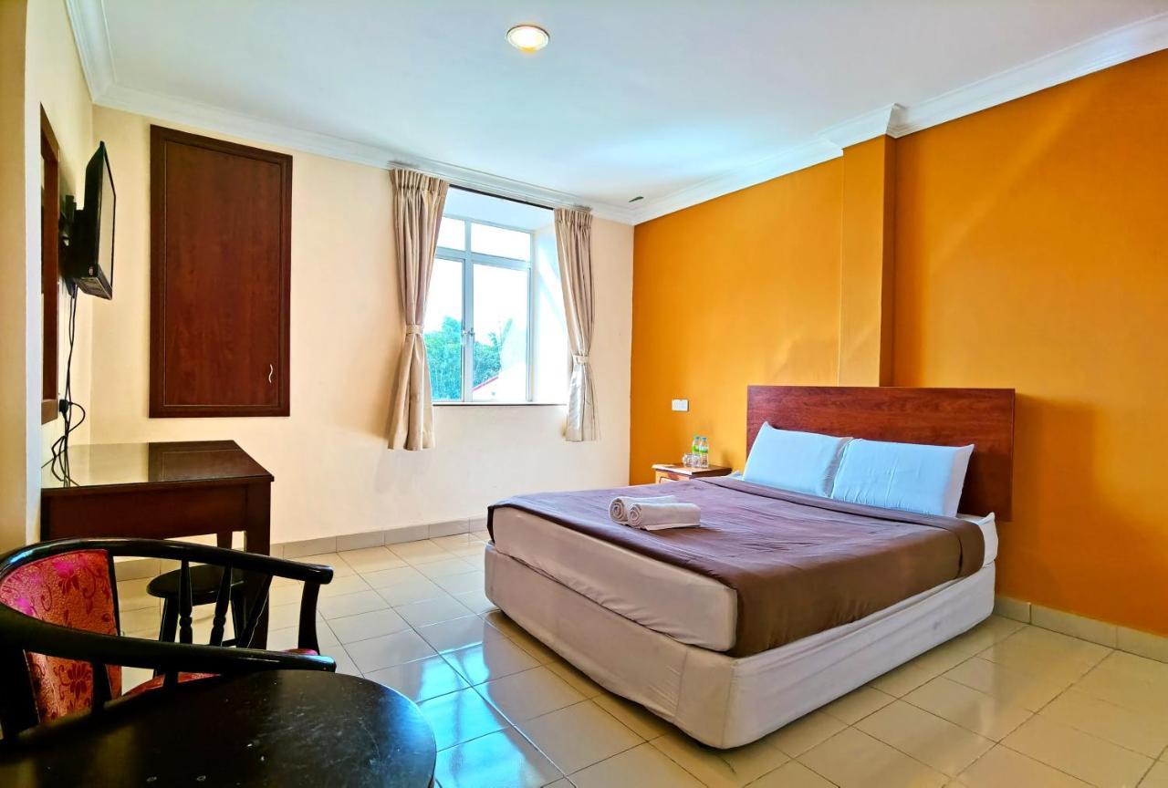Tropicana Hotel Gemas Екстериор снимка