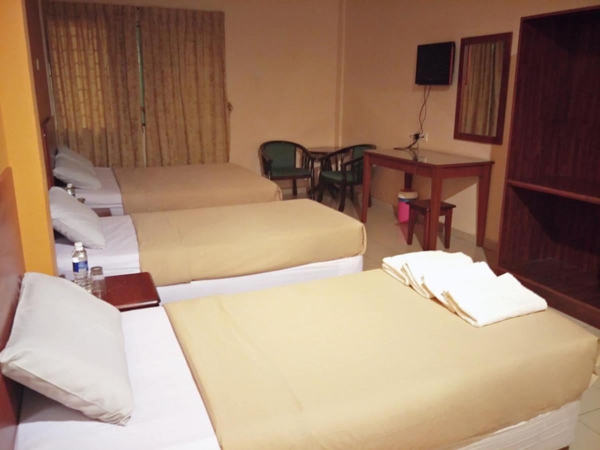 Tropicana Hotel Gemas Екстериор снимка